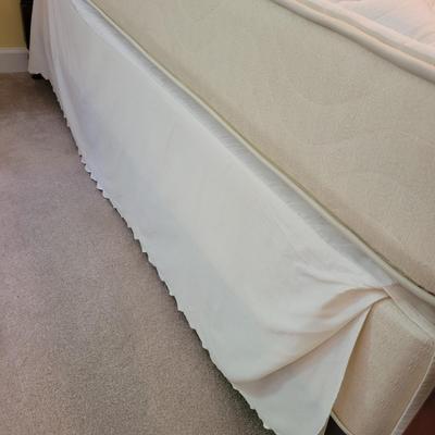 Full Size Comforter, Shams, Sheets and more Bedding (BR3-DW)