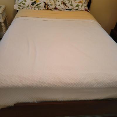 Full Size Comforter, Shams, Sheets and more Bedding (BR3-DW)