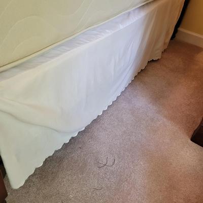 Full Size Comforter, Shams, Sheets and more Bedding (BR3-DW)