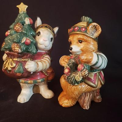 Christmas Fitz and Floyd Salt and Pepper Shakers and Jar (D-KD)