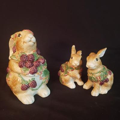 Fitz and Floyd "Blackberry Rabbits" Salt and Pepper Shakers and Jar (D-KD)