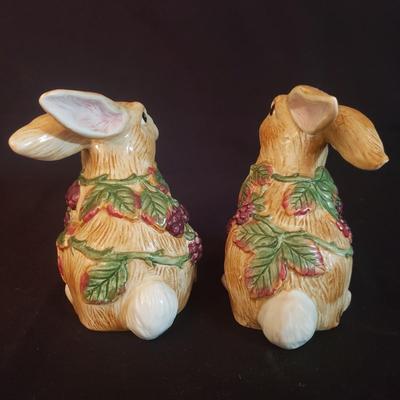 Fitz and Floyd "Blackberry Rabbits" Salt and Pepper Shakers and Jar (D-KD)