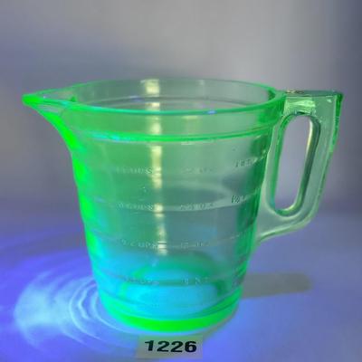 40 Oz. Uranium Glass Measuring Cup