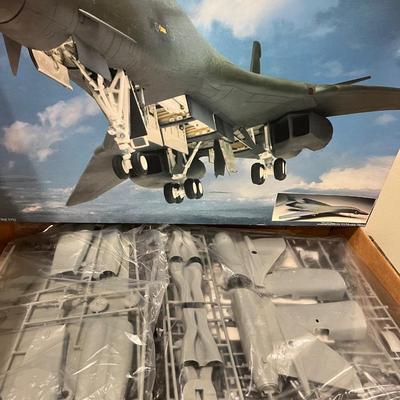 1985 Revel 1:48 B1-B Bomber Model