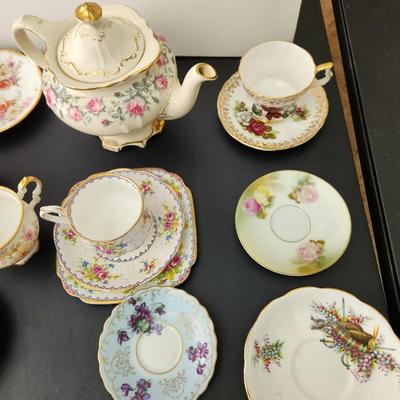 Large lot of Tea cups & saucers 1 Sadler England Teapot