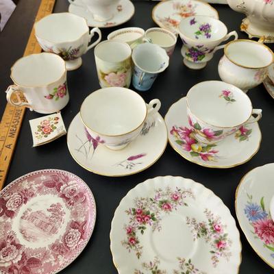 Large lot of Tea cups & saucers 1 Sadler England Teapot