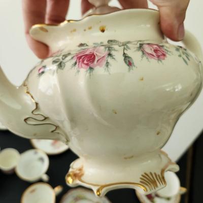 Large lot of Tea cups & saucers 1 Sadler England Teapot
