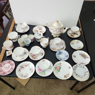 Large lot of Tea cups & saucers 1 Sadler England Teapot