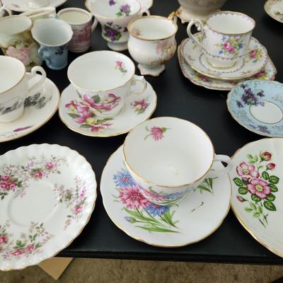 Large lot of Tea cups & saucers 1 Sadler England Teapot