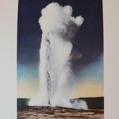 L5: Vintage Litho Book 'Treasures of Yellowstone National Park'