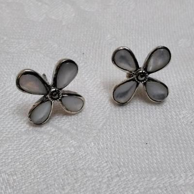 Mother of Pearl/Marcasite Flower 925 Earrings