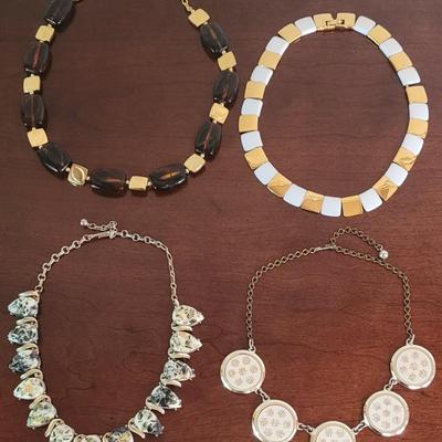 L22: (4) Vintage Necklaces