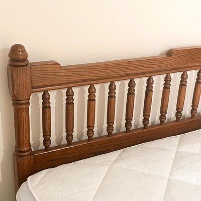 Solid Wood Spindel ~ Queen Size Bed, Mattress & Bedspring