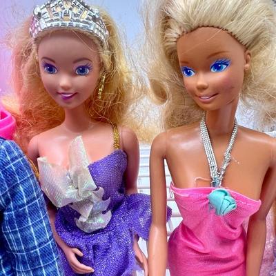 Vintage Barbie/Ken Doll Lot With Clothing *Read Details