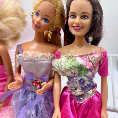Vintage Barbie/Ken Doll Lot With Clothing *Read Details