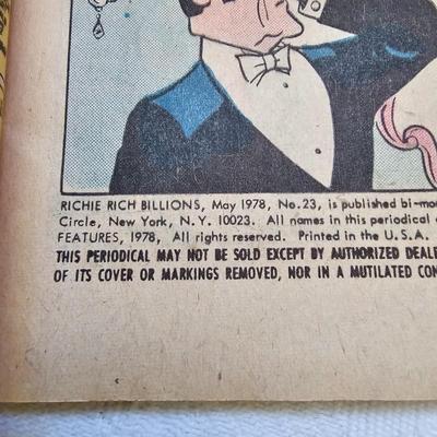 Vintage Comics & Novels  (BR3-JS)