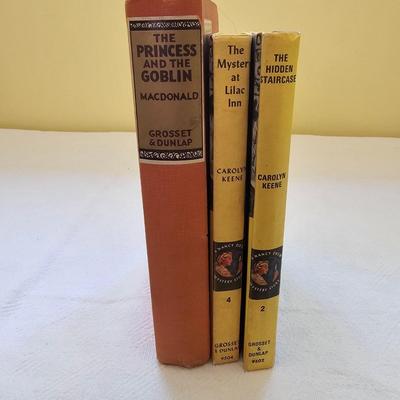 Vintage Comics & Novels  (BR3-JS)