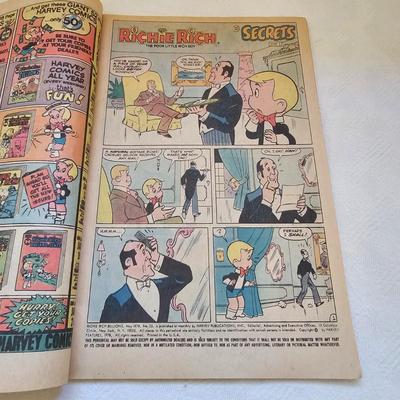 Vintage Comics & Novels  (BR3-JS)