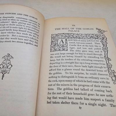 Vintage Comics & Novels  (BR3-JS)