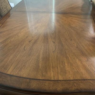 Haverty Villa Clare 8 person Dining Set
