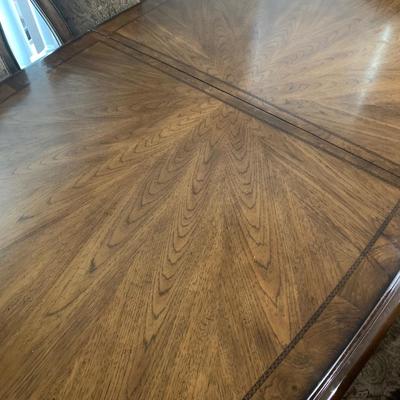 Haverty Villa Clare 8 person Dining Set