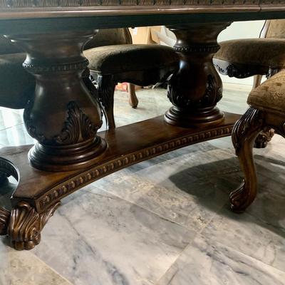 Haverty Villa Clare 8 person Dining Set
