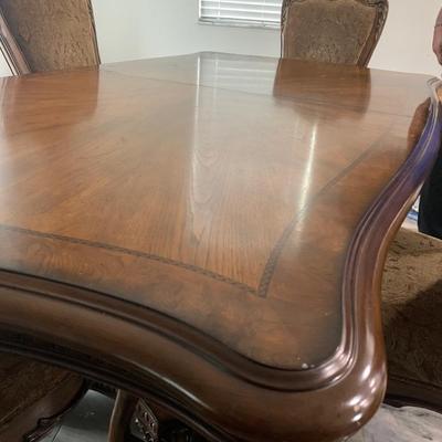 Haverty Villa Clare 8 person Dining Set