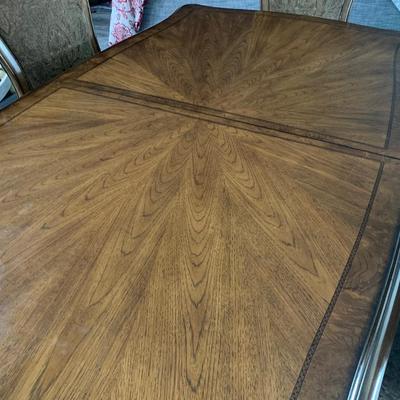 Haverty Villa Clare 8 person Dining Set