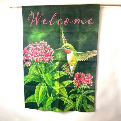 685 Hummingbird Welcome House Flag