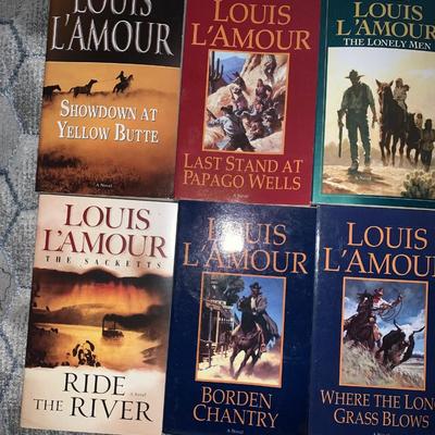 lot of 13 paperbook by Author  Louis Lâ€™Amour