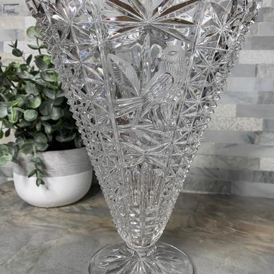 The Byrdes Collection fan 9â€  vase by Hofbauer