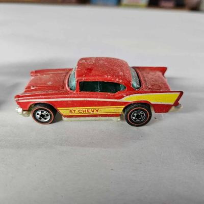 Lot of 2 Hot wheels (57 chevy Red line)