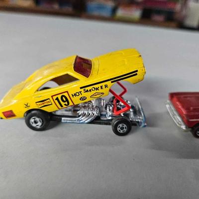 Lot of 2 Hot wheels (57 chevy Red line)