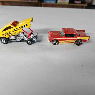 Lot of 2 Hot wheels (57 chevy Red line)