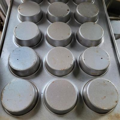 6 heavy duty muffin pans