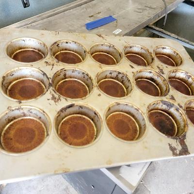 7 heavy duty muffin/biscuit pans