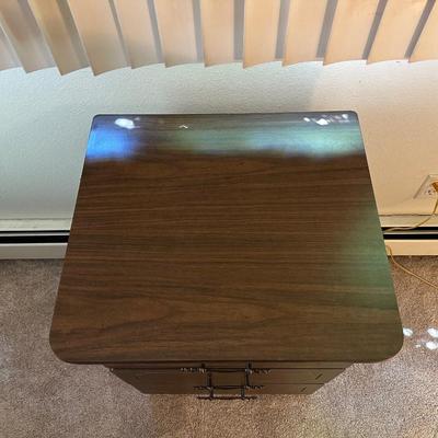 3 DRAWER NIGHT STAND WITH ADJUSTABLE LAMP