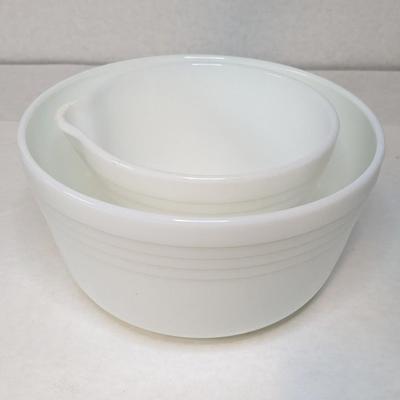 Milk Glass Pyrex/Hamilton Beach Countertop Mixing Bowls