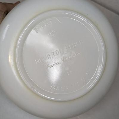Milk Glass Pyrex/Hamilton Beach Countertop Mixing Bowls