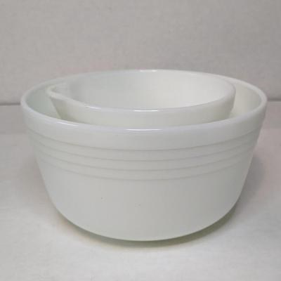 Milk Glass Pyrex/Hamilton Beach Countertop Mixing Bowls