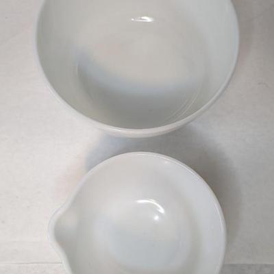 Milk Glass Pyrex/Hamilton Beach Countertop Mixing Bowls
