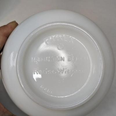 Milk Glass Pyrex/Hamilton Beach Countertop Mixing Bowls