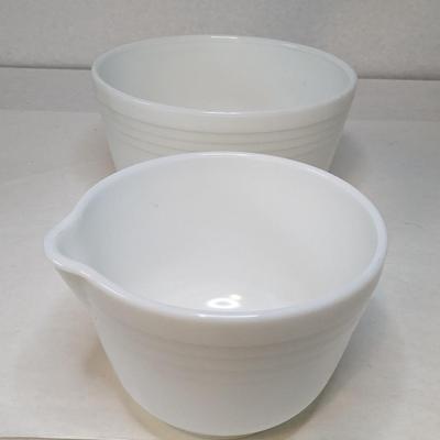 Milk Glass Pyrex/Hamilton Beach Countertop Mixing Bowls