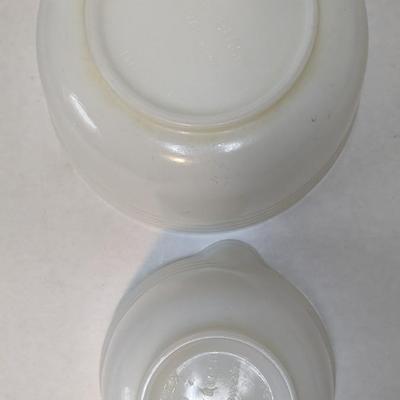 Milk Glass Pyrex/Hamilton Beach Countertop Mixing Bowls
