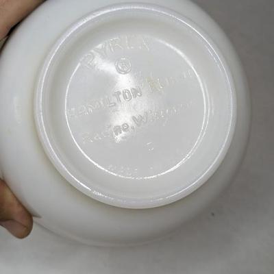 Milk Glass Pyrex/Hamilton Beach Countertop Mixing Bowls
