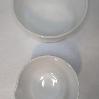 Milk Glass Pyrex/Hamilton Beach Countertop Mixing Bowls