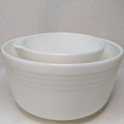 Milk Glass Pyrex/Hamilton Beach Countertop Mixing Bowls