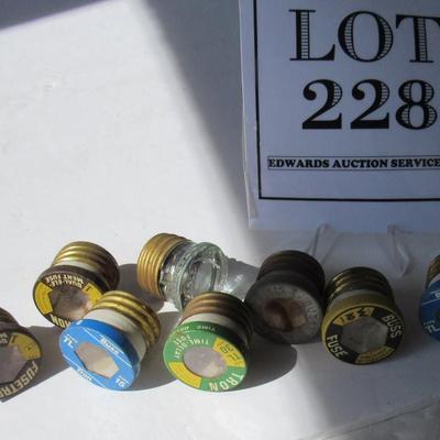 Lot of Fuses: TL 15 amp, 30 amp, Buss 15 amp, One is a 5 amp