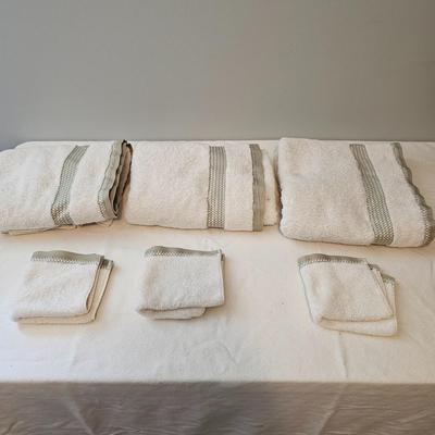 Bath Towels + Wicker Bath Accessories  (UB-JS)