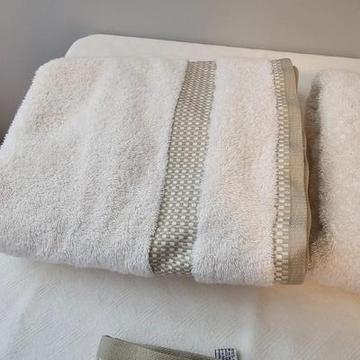 Bath Towels + Wicker Bath Accessories  (UB-JS)